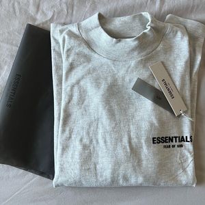 Essentials S22
Light Heather Oatmeal/Grey Long Sleeve Tee
